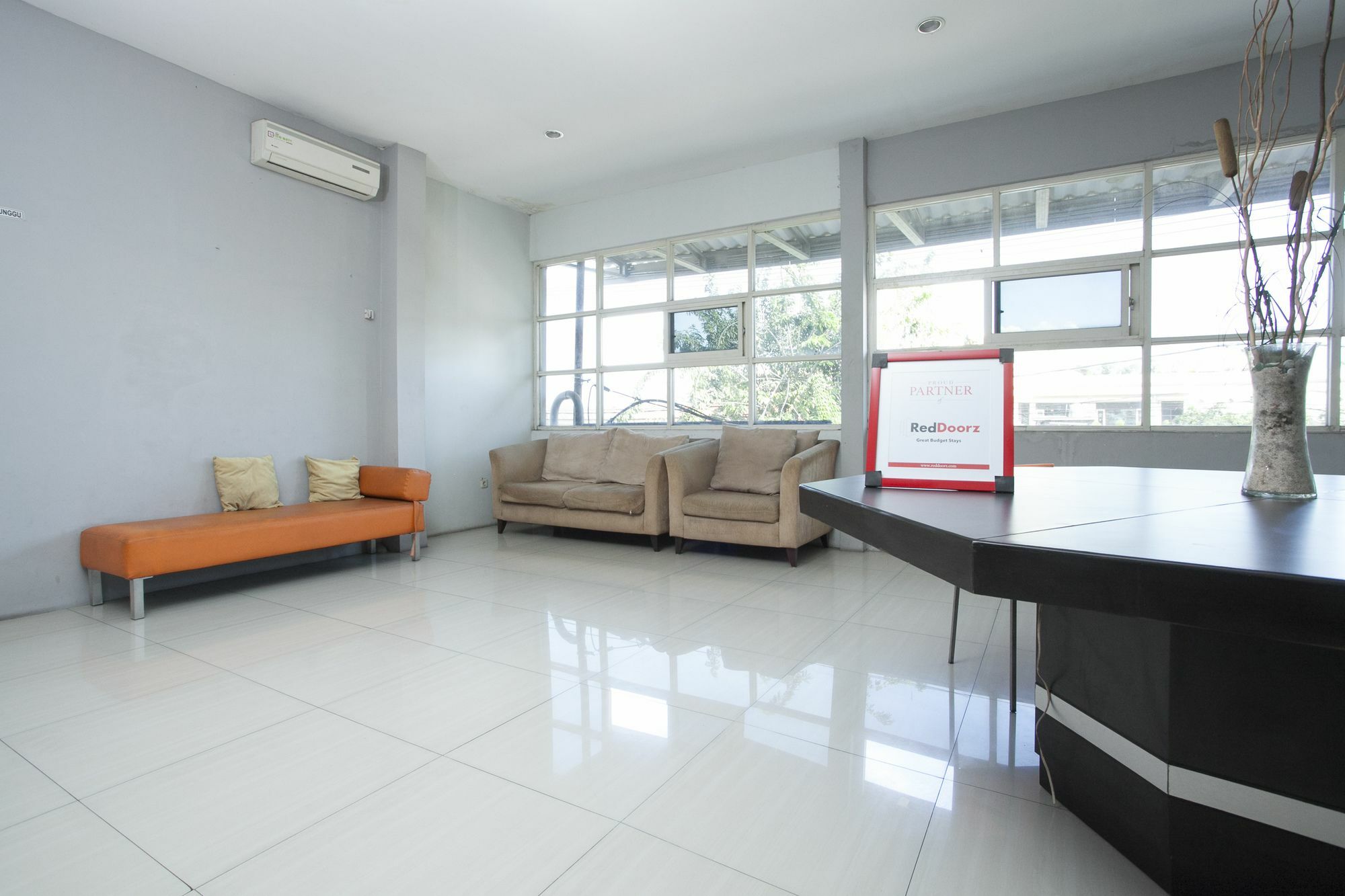 Reddoorz At Siwalankerto Surabaya Hotel Exterior photo