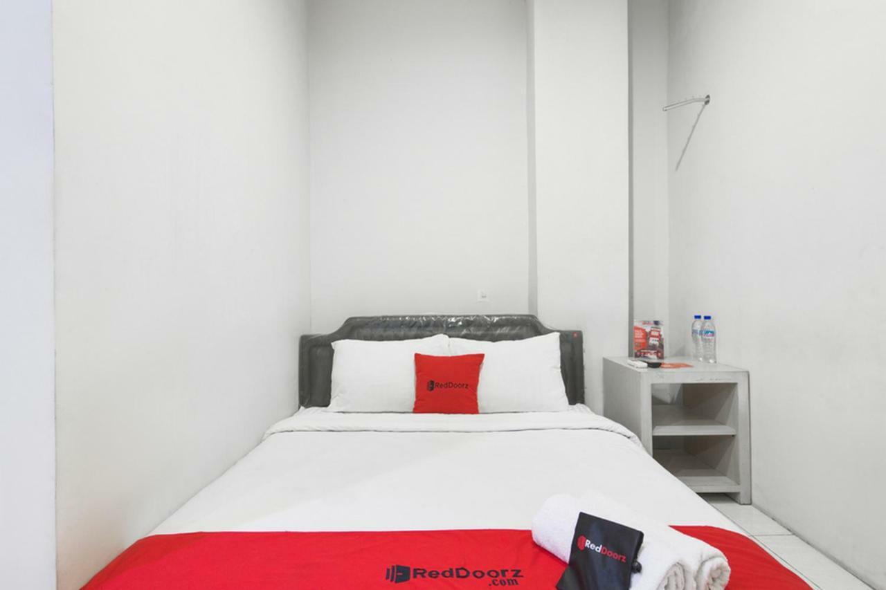 Reddoorz At Siwalankerto Surabaya Hotel Exterior photo